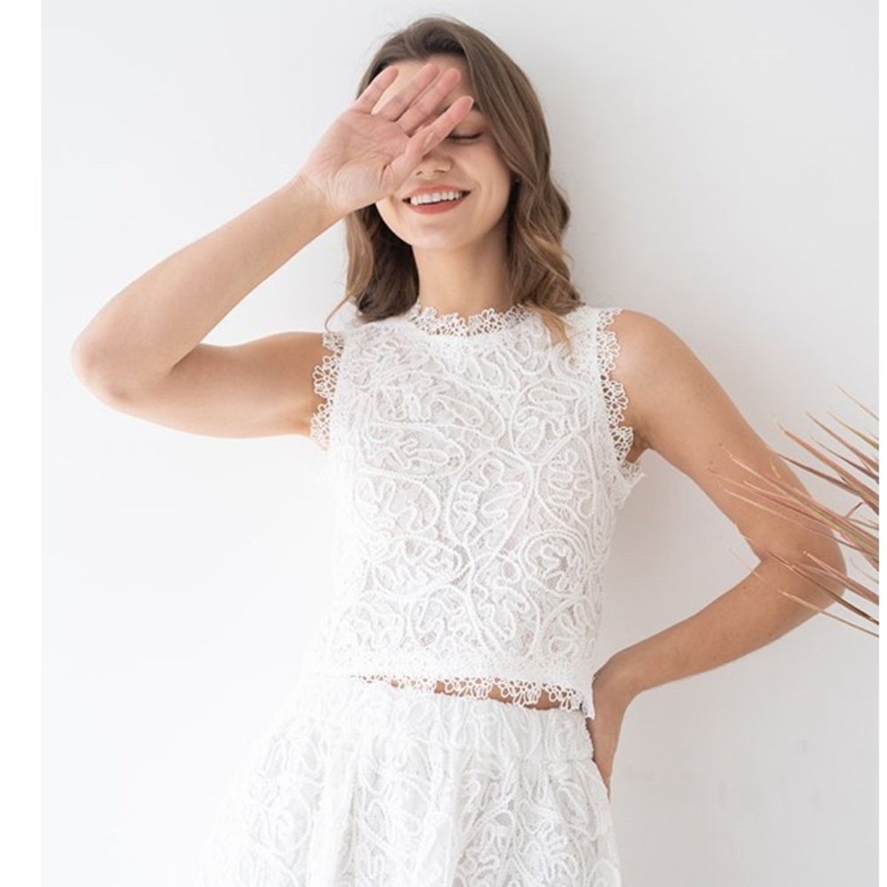 Chicwish Diva crop top in white